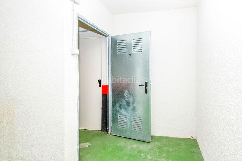 Foto b1be1312-8d0f-4d63-9c4a-131fd7dabee0. Parking voiture dans Sopela