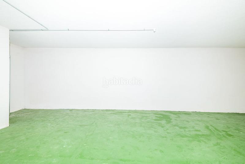 Foto eb679bbe-e96b-4314-ae19-2bb987c4311b. Parking voiture dans Sopela