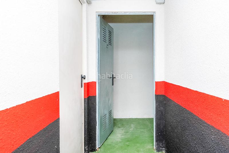 Foto f9a7a006-8f12-4d5f-bd36-51e1bd0dd61a. Parking voiture dans Sopela