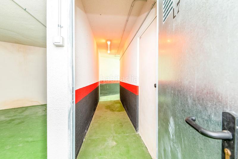 Foto ff5ef6a2-450a-420b-94be-60dd16739c38. Parking voiture dans Sopela