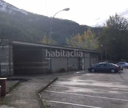 Foto 39d881a2-cbad-423c-879f-47b5b1e70a31. Aparcament cotxe a Aller