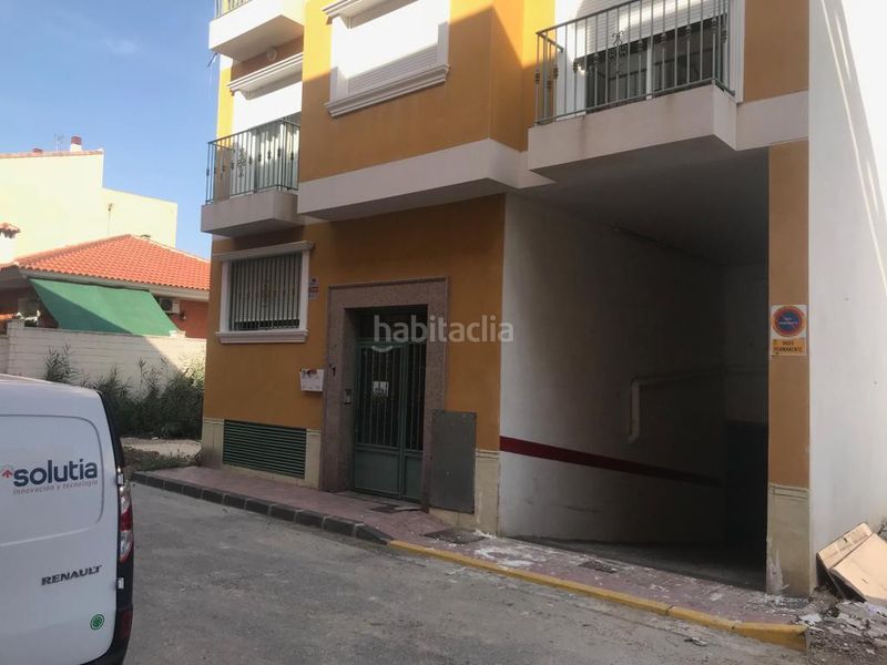 Foto c87d0cbb-3d44-42b7-99c3-4baac9cc7274. Aparcament cotxe a Ceutí