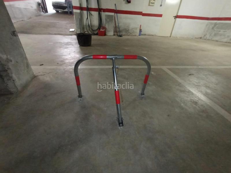 Foto 879fecfe-5b50-46f5-be39-5d124b9f8b92. Parking voiture dans Valls