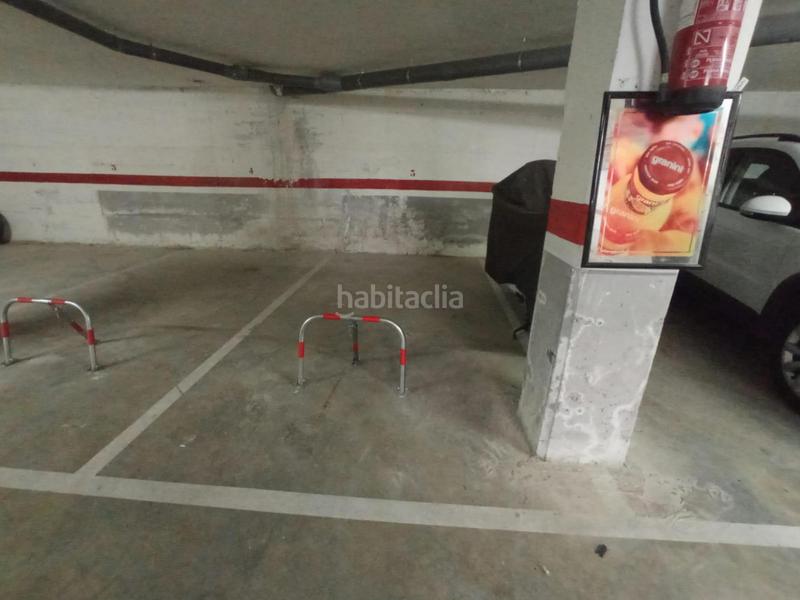 Foto a97bae46-9427-4c5d-ad72-b494e0b40211. Parking voiture dans Valls