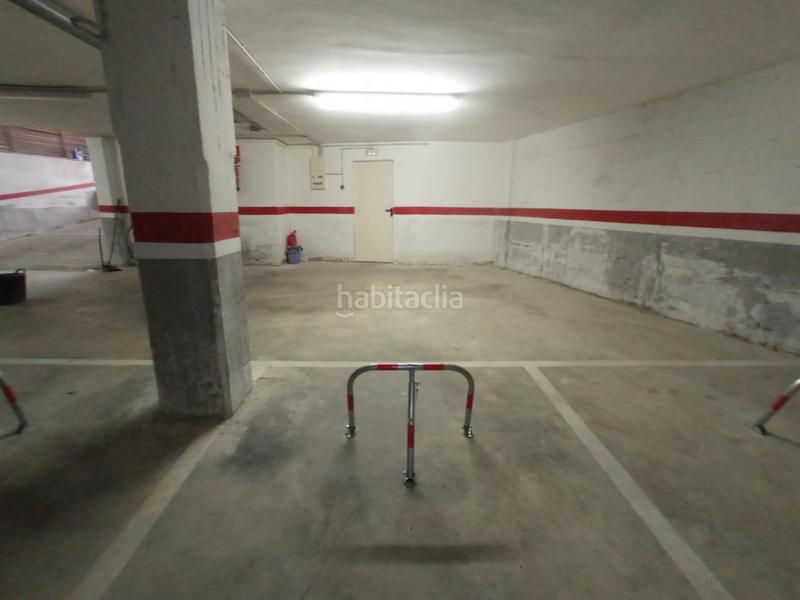 Foto ab5aa2d4-1f90-462f-bf5c-cdd441587bc1. Parking voiture dans Valls