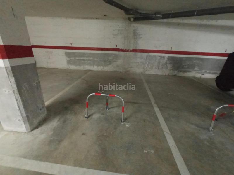 Foto 140eb424-9fb8-41b2-9939-5d36900f6bea. Parking voiture dans Valls