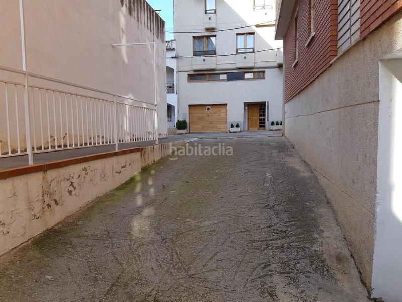 Foto 7d13ec0e-87e7-4a3d-a49a-226196583680. Car parking in Parc Bosc-Castell Figueres