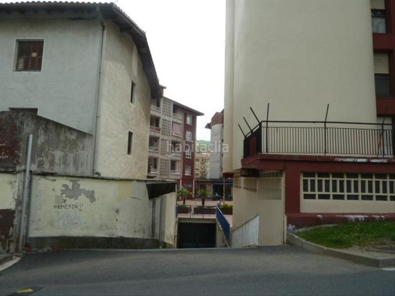 Foto 32461221-93a0-40f8-b94b-42377e4fe928. Aparcament cotxe a Zizurkil