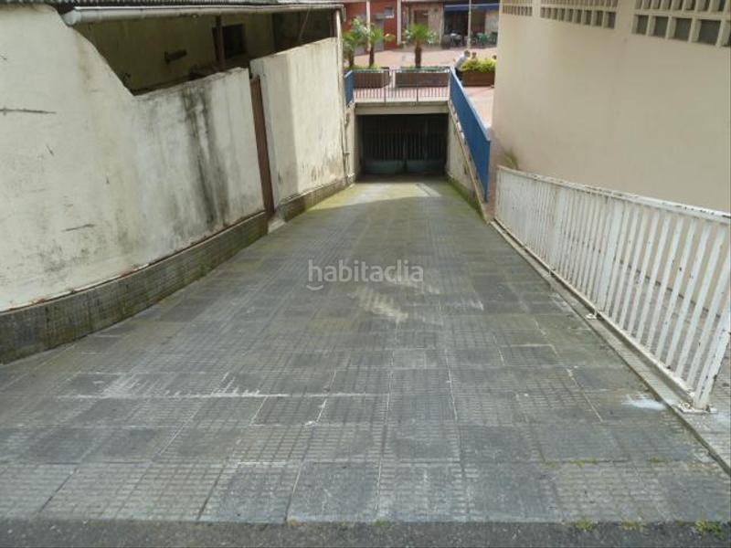 Foto dc61a02a-2e96-46bf-90c2-38dca7eb7b46. Aparcament cotxe a Zizurkil