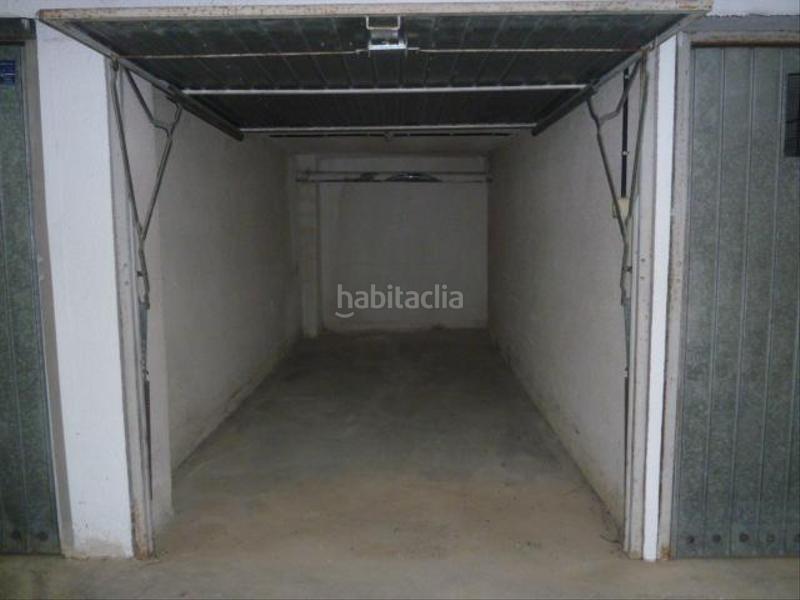 Foto e00d56f0-de05-4db0-8082-eb49ae692800. Aparcament cotxe a Zizurkil