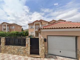 Doppelhaus  C/ caño. Solvia inmobiliaria  chalet adosado guadalix de la sierra