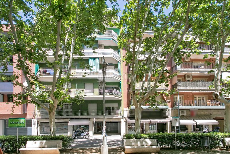 Foto aa471ed9-35e1-4e4f-bbfe-405b2c2b079f. Aparcament cotxe a Centre Castelldefels