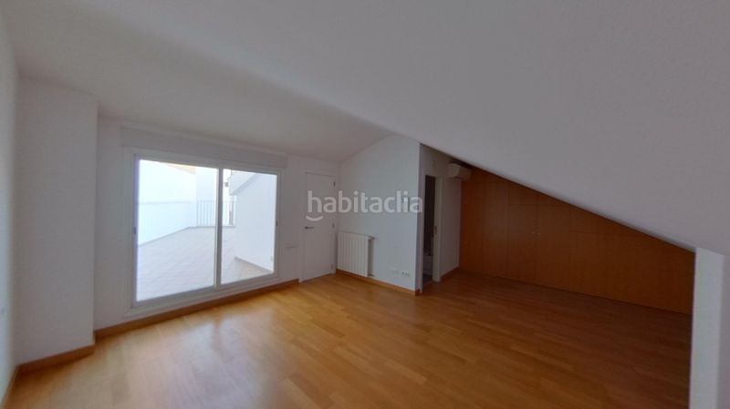 Foto 383d83cf-4c82-4def-86ae-08408863b169. Àtic amb aparcament a Russafa Valencia