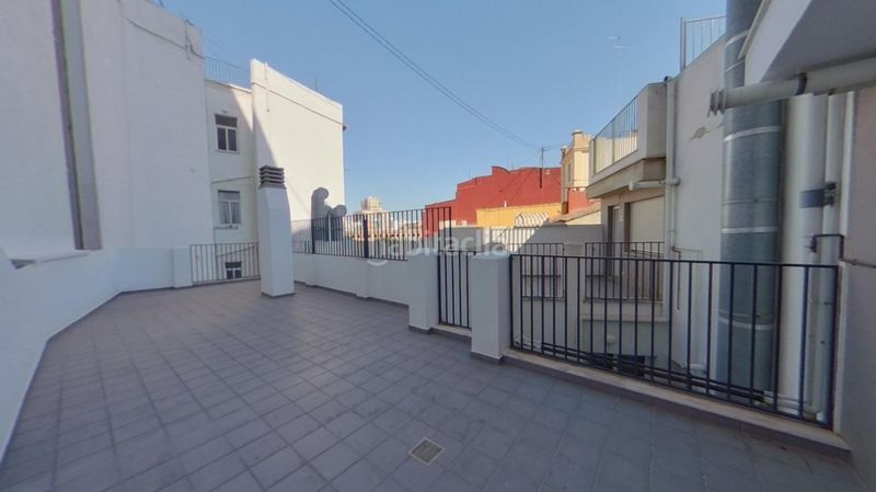 Foto 93f8ca45-44d6-48b6-9a5e-f4960bb2a77c. Àtic amb aparcament a Russafa Valencia