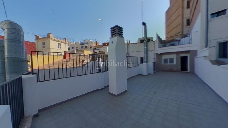 Foto 9e933795-b3cd-4c75-8a59-fe7d5398f628. Àtic amb aparcament a Russafa Valencia