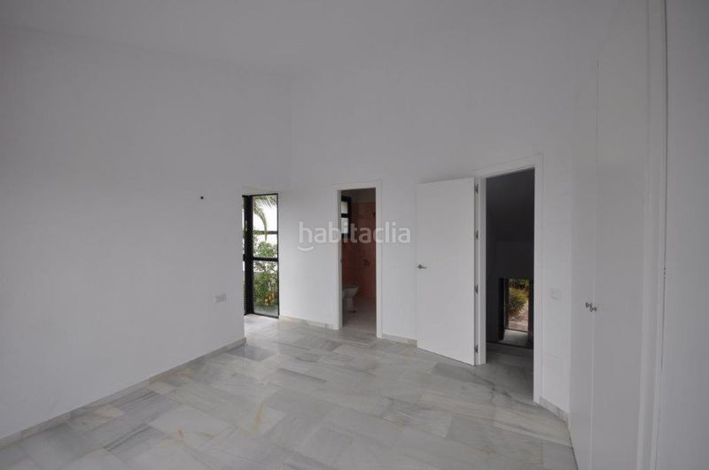 Foto 1852f803-69ff-49ad-9f96-c2a6266e2f2e. Casa aparellada a Calahonda Mijas