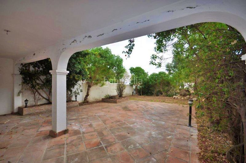 Foto 1ad5e516-368b-40da-9a64-737e1e3ff42c. Casa aparellada a Calahonda Mijas