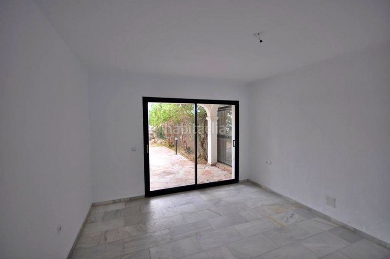 Foto 5d4bfd1c-df84-47d1-9611-824e3fc73113. Casa aparellada a Calahonda Mijas