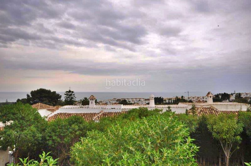Foto 5d59fa27-0d58-4f39-bccf-9c4ceb2774df. Casa aparellada a Calahonda Mijas
