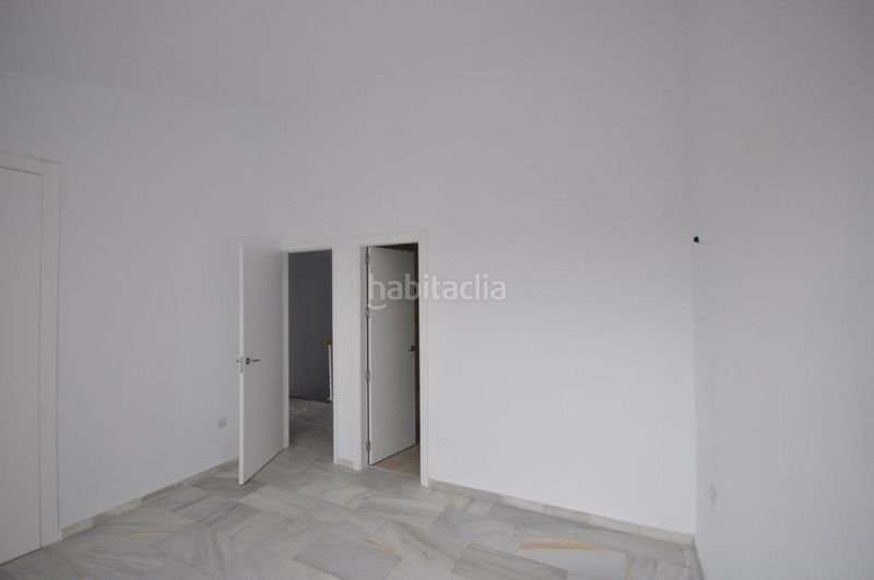 Foto 65d901ac-7582-4379-87b4-c5a16aa88782. Casa aparellada a Calahonda Mijas
