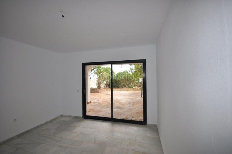 Foto 66cd8380-2438-4e0a-8917-018658f29902. Casa aparellada a Calahonda Mijas