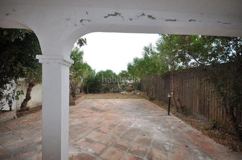 Foto 8d258ab6-a9f7-4ee3-8154-bbcc583e695b. Casa aparellada a Calahonda Mijas