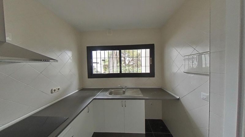 Foto bfb2d852-8154-4962-a2ca-eea8e3f081c4. Casa aparellada a Calahonda Mijas