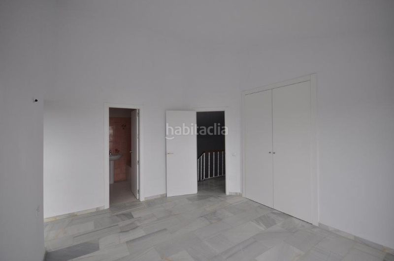 Foto e1d56240-0bad-4c12-a6f8-5fb3adebdcd7. Casa aparellada a Calahonda Mijas