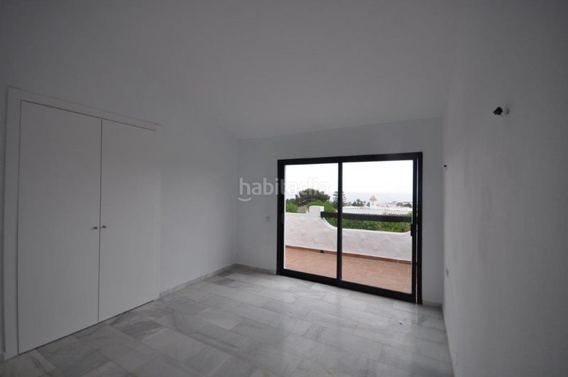 Foto eb42f4a5-3940-4f13-a805-514e4bbcef57. Casa aparellada a Calahonda Mijas