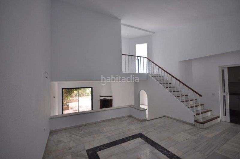 Foto f35100fb-a625-43b7-9b85-9dcb1900eef2. Casa aparellada a Calahonda Mijas