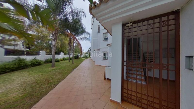 Foto 0a08ff6c-4542-480f-bbc7-bf797420e4bc. Pis amb aparcament piscina a Calahonda Mijas