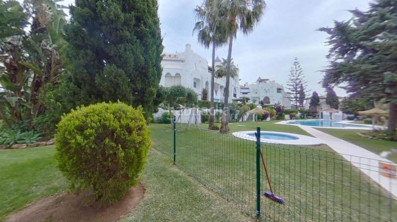 Foto 72983215-13b4-41fb-a1ab-0794bb815aa0. Pis amb aparcament piscina a Calahonda Mijas