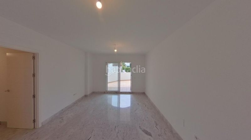 Foto c953e5af-8ad1-49bb-8166-9867d3933b42. Pis amb aparcament piscina a Calahonda Mijas