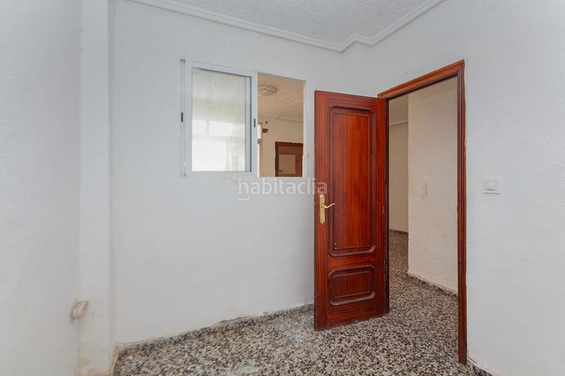 Foto 8d04ac5f-c49b-4258-aeaf-829f42034bfa. Planta baixa a Natzaret Valencia