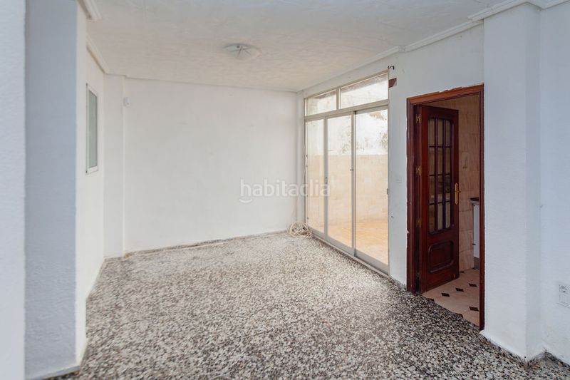 Foto bf3a1e75-6efd-425d-b993-1529d4fd4fb2. Planta baixa a Natzaret Valencia