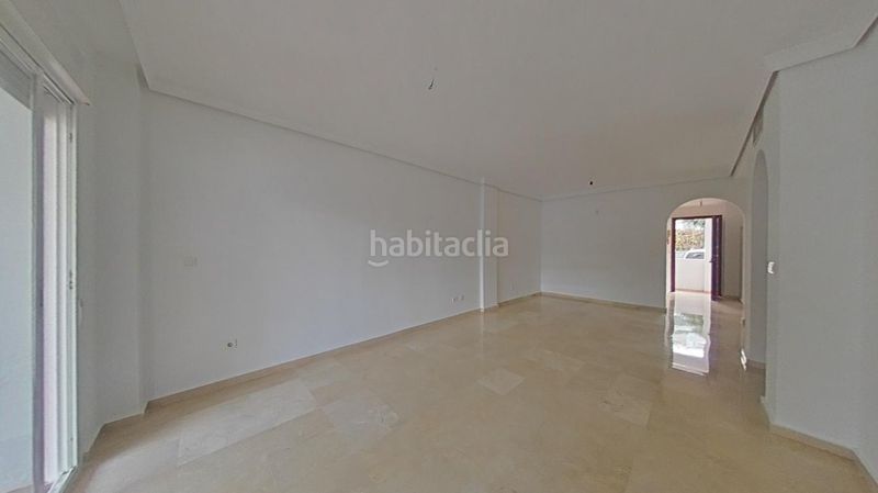Foto d20580df-fbdb-41c1-8f68-2fbeafdb9817. Pis amb piscina a Paraiso - Barronal Estepona