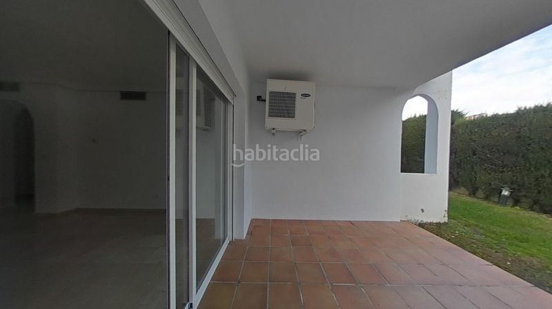 Foto dc54fa9e-f90a-48db-99f2-ae535d76147c. Pis amb piscina a Paraiso - Barronal Estepona
