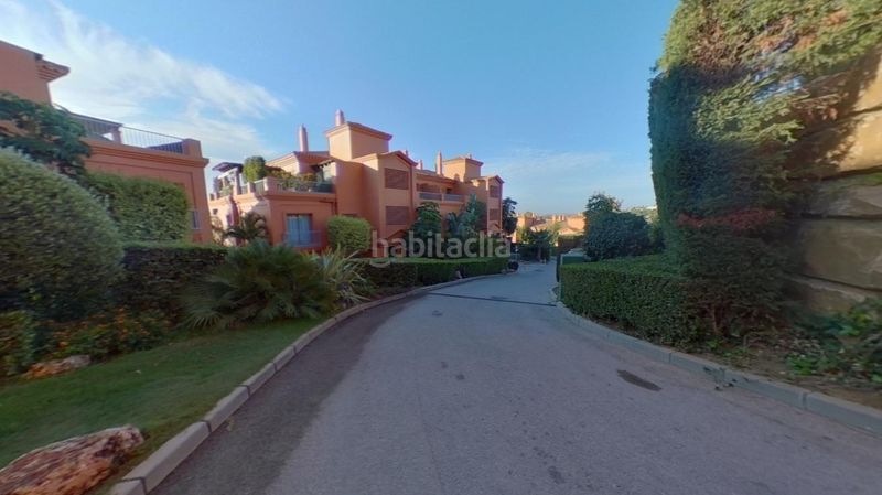 Foto 105759b9-b1ef-4f04-ac10-cc219d601aa0. Pis amb aparcament piscina a Benatalaya Estepona