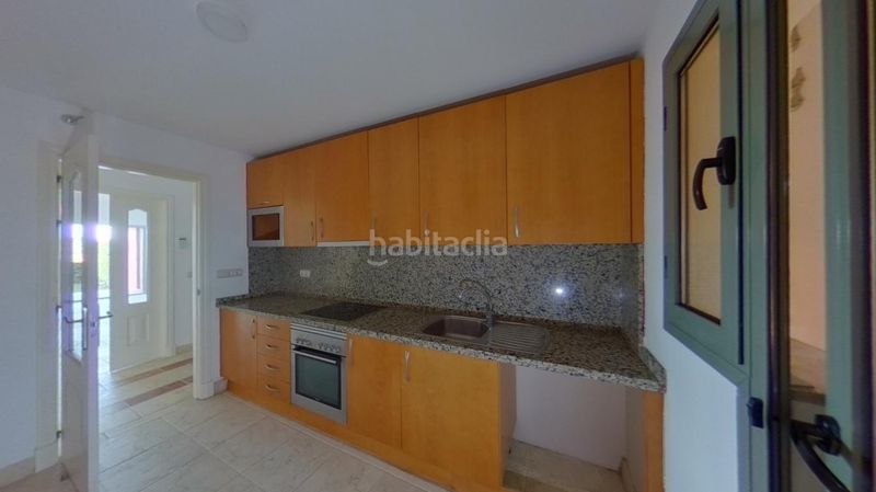 Foto 4f626514-299a-447e-99ab-11eae1d5d1e1. Pis amb aparcament piscina a Benatalaya Estepona