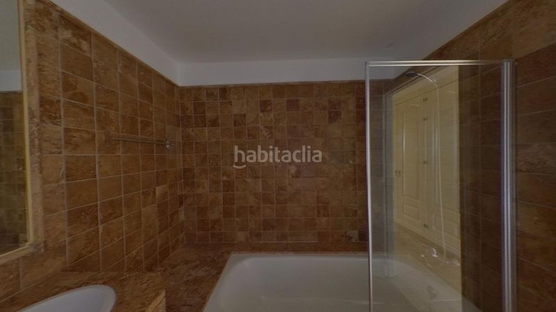 Foto 55c65acc-ca1c-4d06-89e1-1989c6bad76d. Pis amb aparcament piscina a Benatalaya Estepona