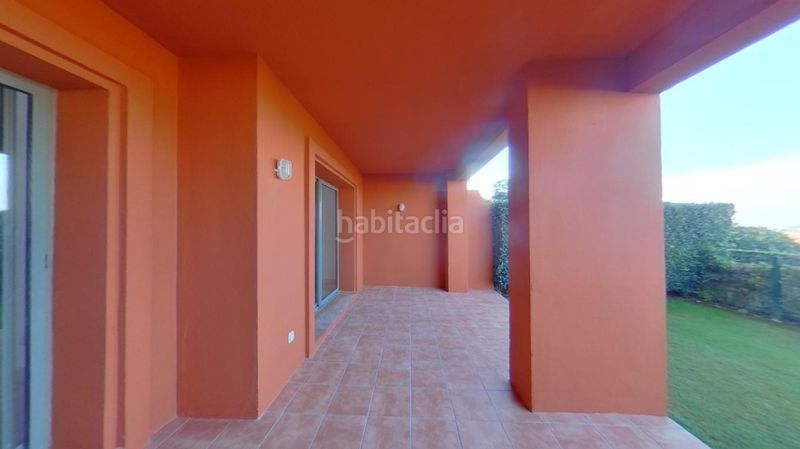 Foto 57abe3c4-eaf9-4a04-989a-04fde2fd3695. Pis amb aparcament piscina a Benatalaya Estepona