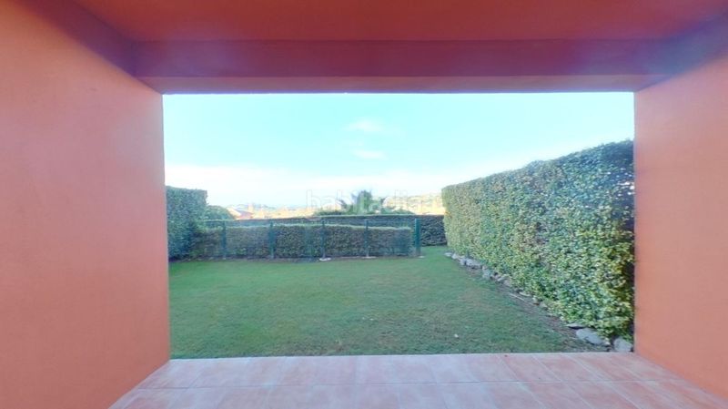 Foto 6797a7b8-eeab-49d9-b5b1-d68d16153fcb. Pis amb aparcament piscina a Benatalaya Estepona