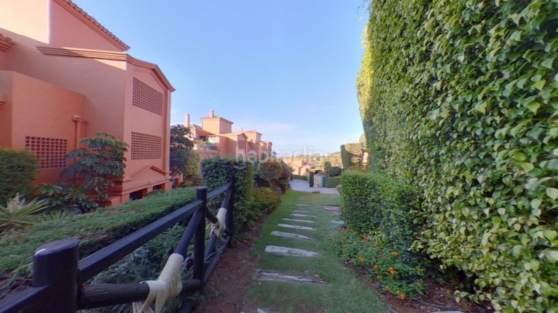 Foto 706d8859-b956-40b9-bfa3-0d4c1950f4ba. Pis amb aparcament piscina a Benatalaya Estepona