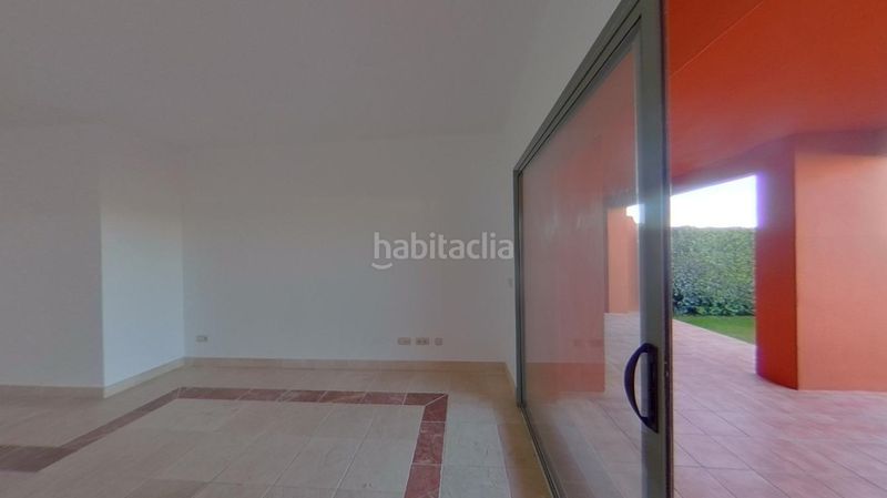 Foto b374d06e-f0ff-4105-b565-ea19ae0d7a7c. Pis amb aparcament piscina a Benatalaya Estepona