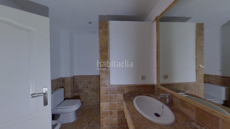 Foto ced1f99f-70e1-4087-b7b5-b23343355cfd. Pis amb aparcament piscina a Benatalaya Estepona