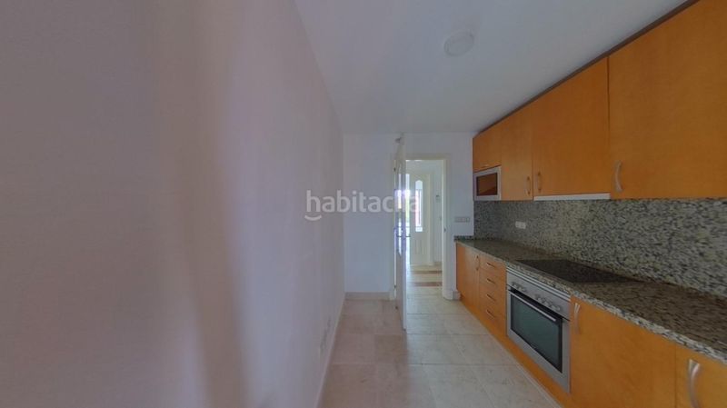 Foto fed59bde-362f-4614-8d82-4c4d4fd262b1. Pis amb aparcament piscina a Benatalaya Estepona