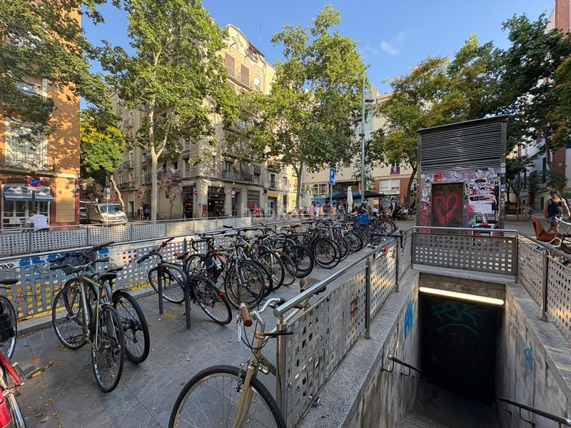 Foto 84f6060b-04f7-4550-bbf0-59e8b00ab2b5. Aparcament cotxe a El Poble Sec - Parc de Montjuïc Barcelona