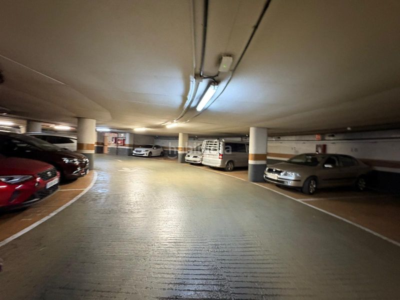 Foto f8c756a5-4b80-4f03-bb6f-5b5f8519c21e. Aparcament cotxe a El Poble Sec - Parc de Montjuïc Barcelona