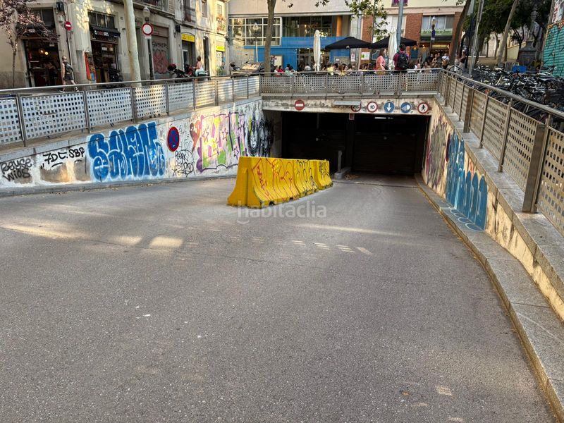 Foto e2fbaefa-8502-444d-8972-ae0be31ccea8. Aparcament cotxe a El Poble Sec - Parc de Montjuïc Barcelona