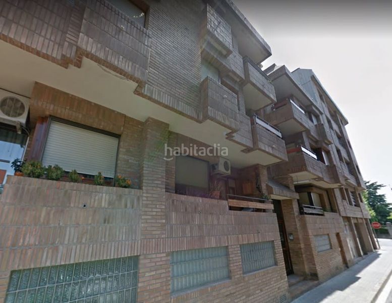 Foto 0acb6c14-c618-4c8c-9db0-4f9413a06646. Aparcament cotxe a Banyoles